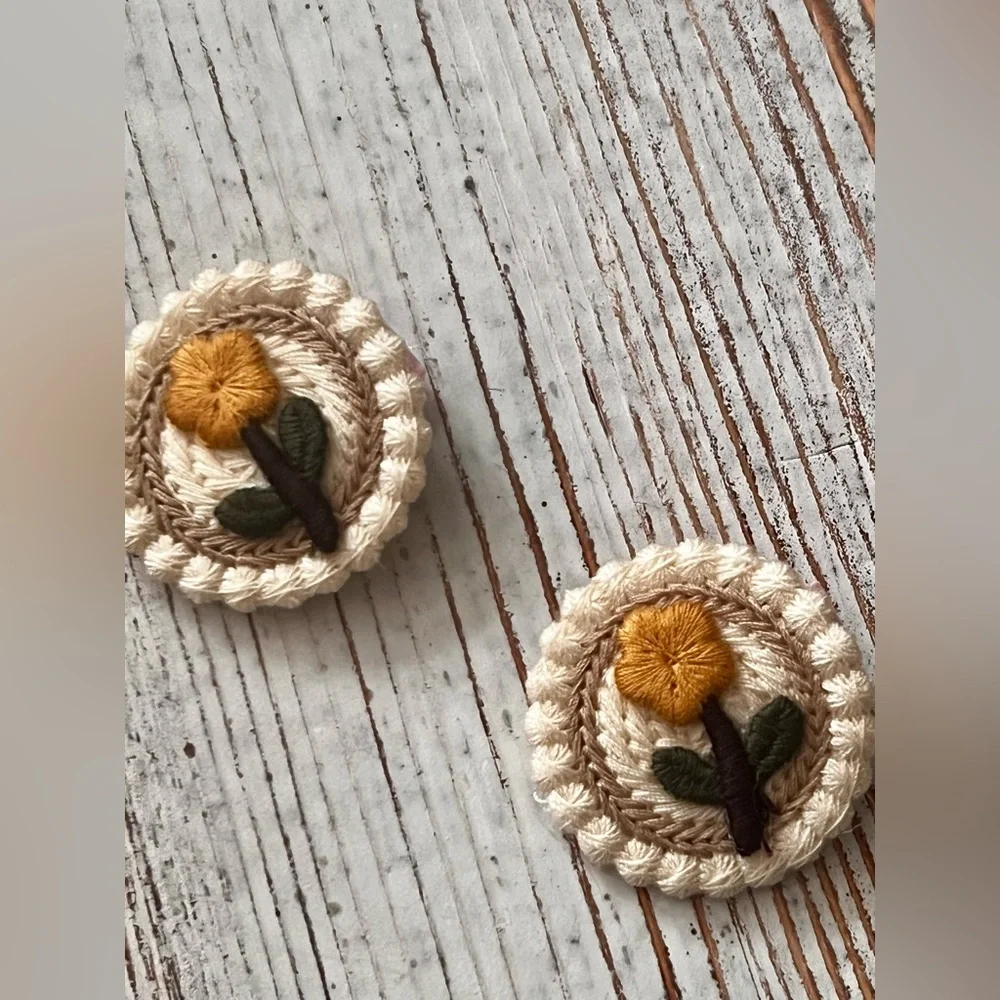 Beautiful Vintage inspired flowers embroidered kids Hair Clips NWT